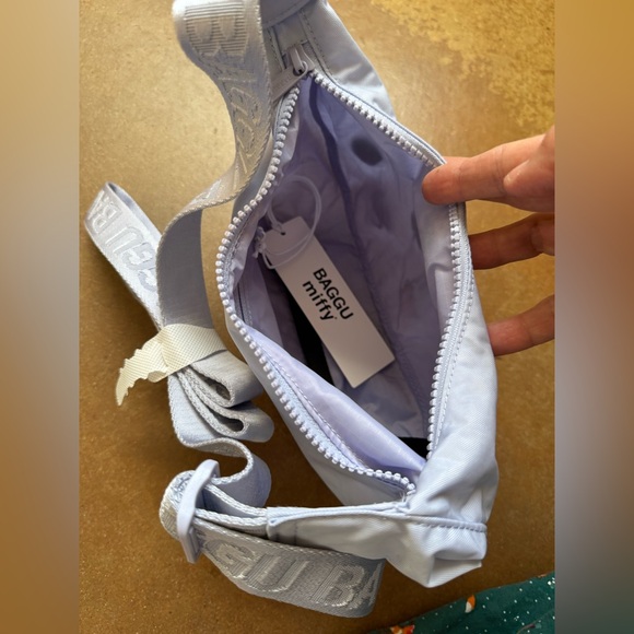 Baggu Miffy small nylon crescent lavender crossbody bag NWT - Picture 4 of 5